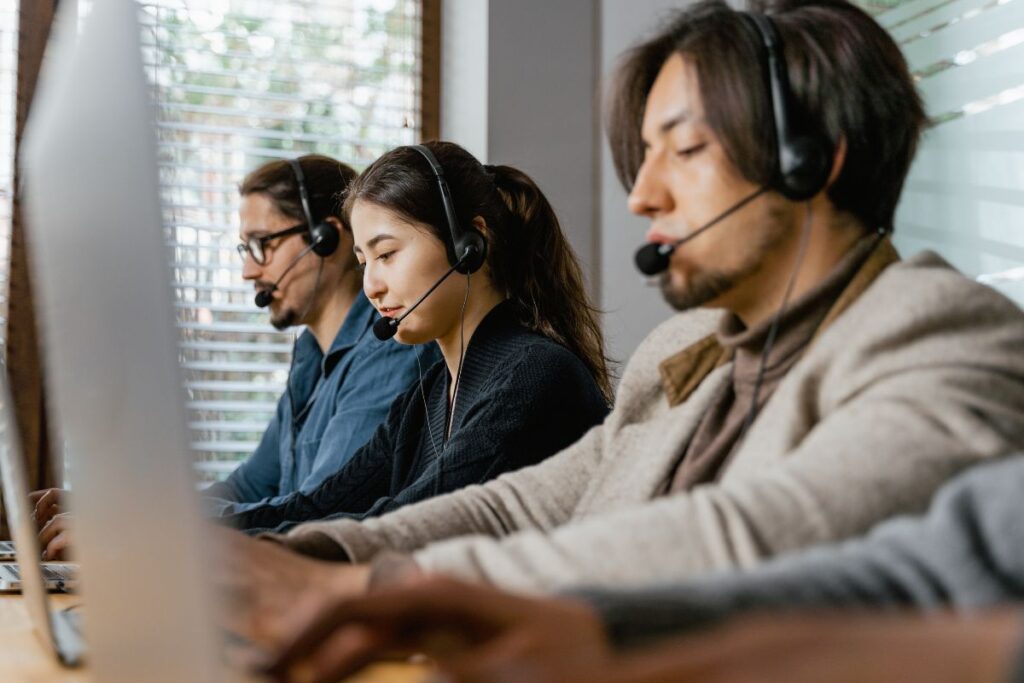 atendentes de call center de número 0800
