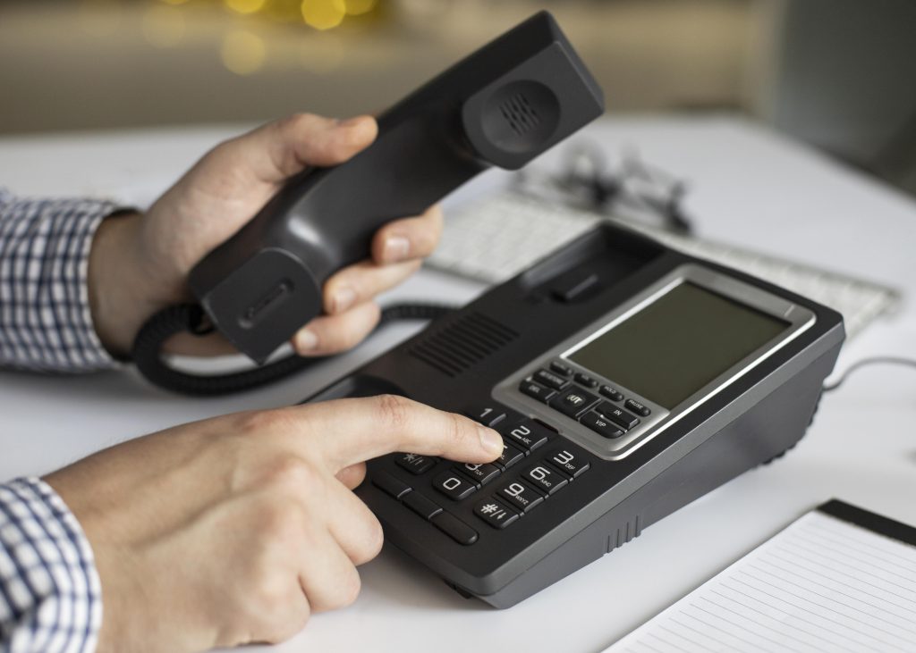 dono de hotéis e pousadas fazendo ligação com telefonia VoIP