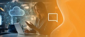 Trabalhadora está usando o PABX em nuvem e aproveitando dos seus benefícios