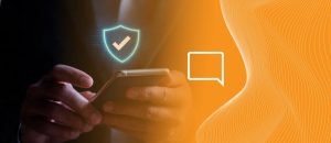 Pessoa recebendo ligação e tendo essa protegida pelo protocolo anti-spam