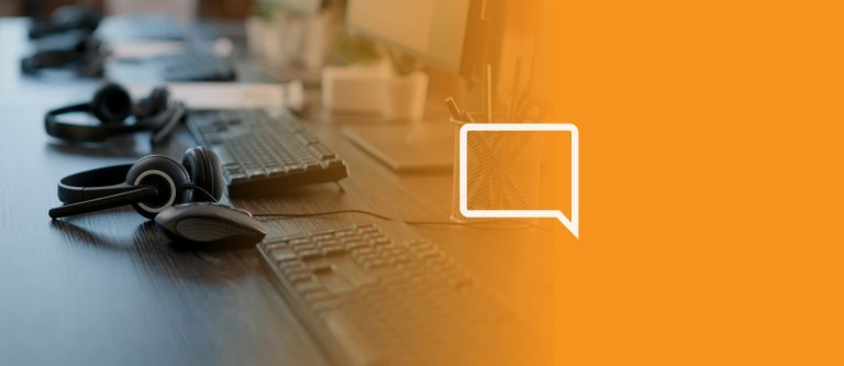 Central de telefonia ilustrando a discussão sobre qual é o melhor para operações em geral: o uso de PABX virtual e PABX físico